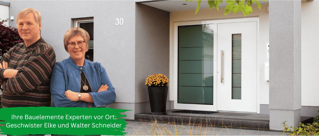 Geschwister Elke und Walter Schneider vor KOMPOtherm Haustür E Desing 150_Glas 1440_Farbe 9016